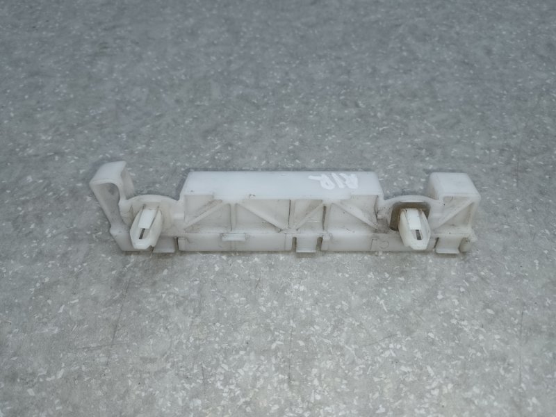 Кронштейн заднего бампера правый OUTLANDER XL 05-13 2009 3.0 6B31