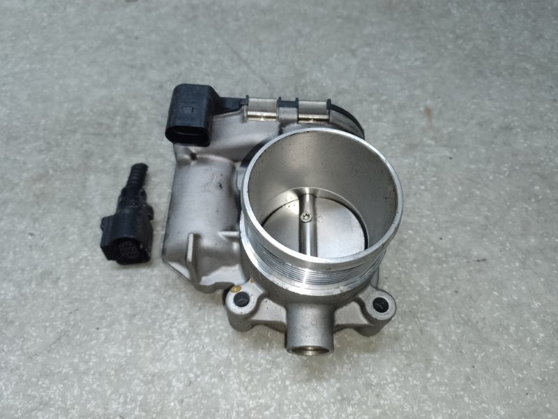 Запчасть дроссельная заслонка VOLKSWAGEN PASSAT B7 11-15 2014 1.8 CPRA 06K133062D Б/У Дроссельная заслонка VOLKSWAGEN PASSAT B7 11-15 2014 1.8 CPRA 06K133062D Б/У