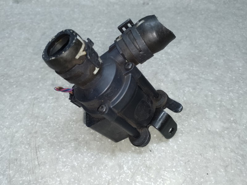 Запчасть помпа охлаждения электрическая VOLKSWAGEN PASSAT B7 11-15 2014 1.8 CPRA 06H121601M Б/У Помпа охлаждения электрическая VOLKSWAGEN PASSAT B7 11-15 2014 1.8 CPRA 06H121601M Б/У