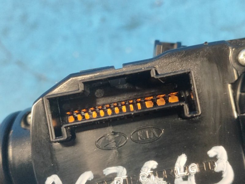 Подрулевой переключатель левый HYUNDAI ELANTRA MD 10-15 1.8 G4NB Подрулевой переключатель левый HYUNDAI ELANTRA MD 10-15 1.8 G4NB