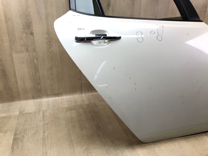 Дверь задняя правая LEAF 10-17 EM61 Дверь задняя правая LEAF 10-17 EM61