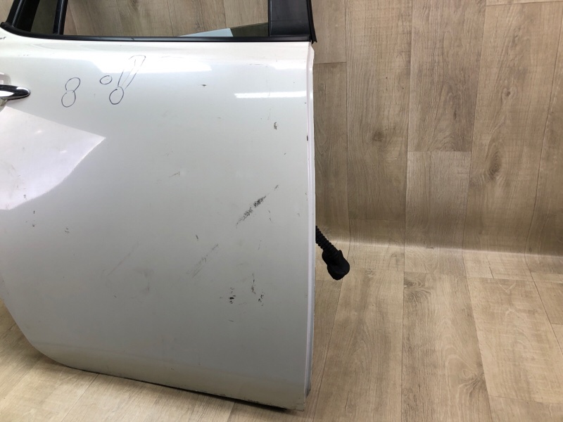 Дверь задняя правая LEAF 10-17 EM61 Дверь задняя правая LEAF 10-17 EM61