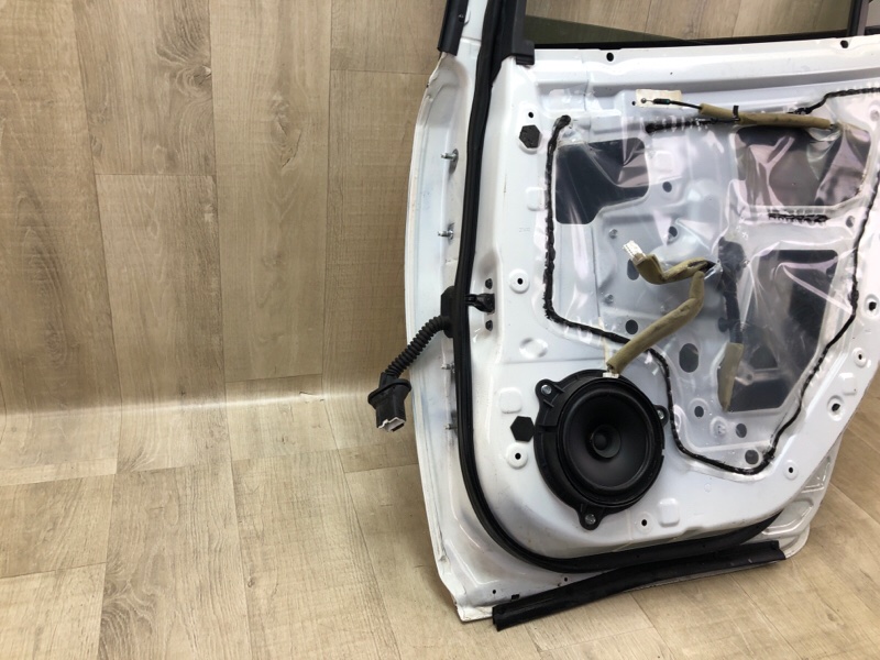 Дверь задняя правая LEAF 10-17 EM61 Дверь задняя правая LEAF 10-17 EM61