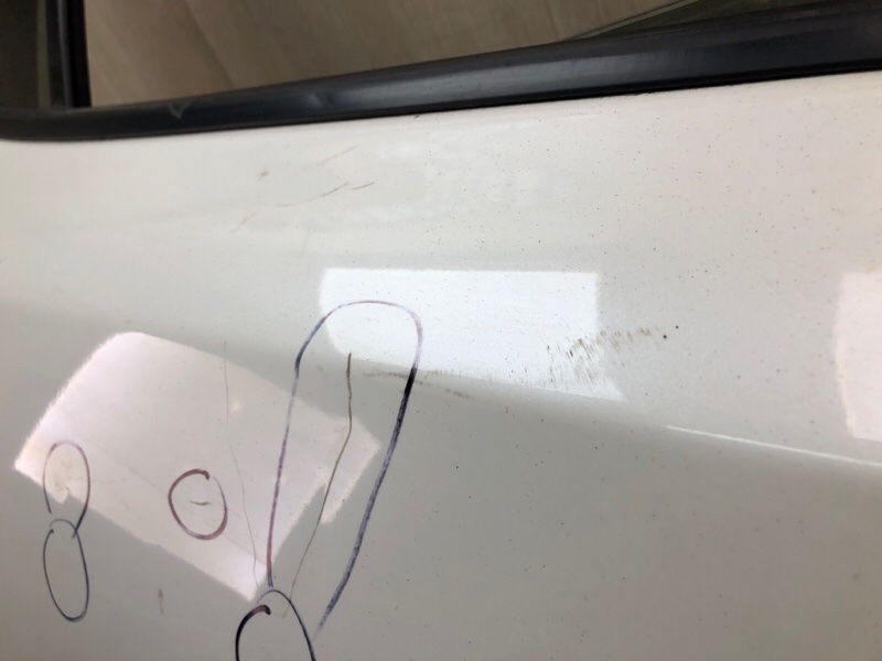 Дверь задняя правая LEAF 10-17 EM61 Дверь задняя правая LEAF 10-17 EM61