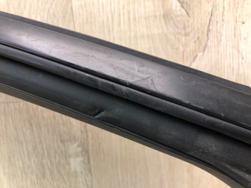 Дверь передняя правая LEAF 10-17 EM61