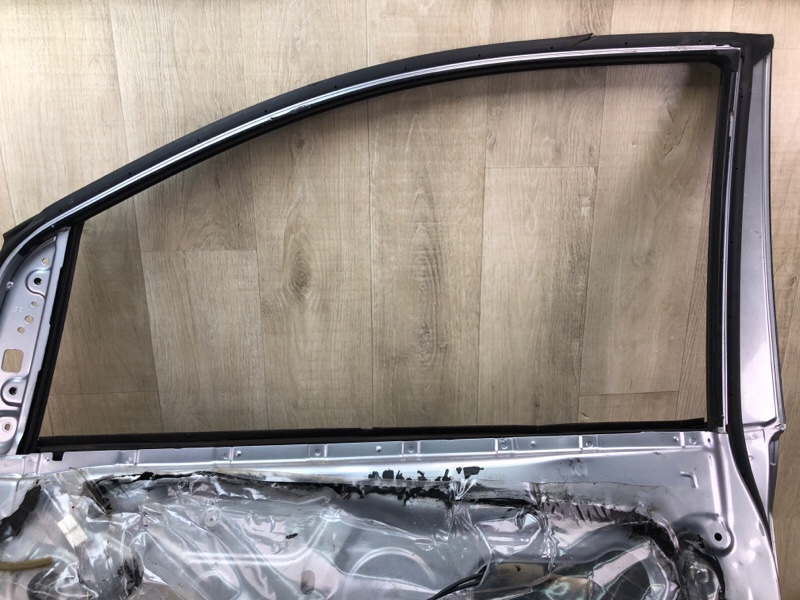 Дверь передняя правая SIENNA 11-16 2011 3.5 2GR-FE