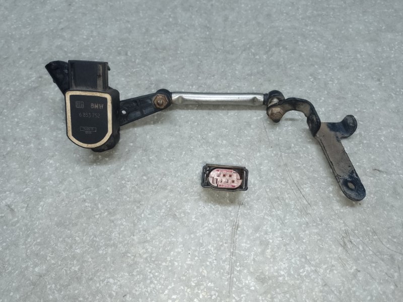 Запчасть датчик положения кузова задний MINI COUNTRYMAN R60 10-16 2014 1.6 N18B16A 37146853753 Б/У Датчик положения кузова задний MINI COUNTRYMAN R60 10-16 2014 1.6 N18B16A 37146853753 Б/У