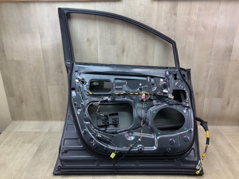 Дверь передняя левая VENZA 09-16 2009 3.5 2GR-FE