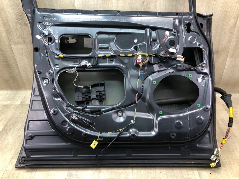 Дверь передняя левая VENZA 09-16 2009 3.5 2GR-FE