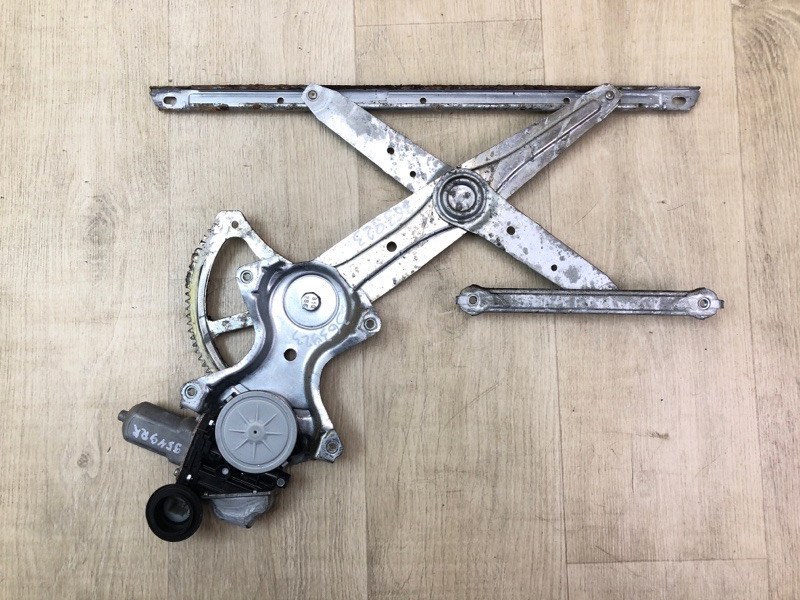 Запчасть стеклоподъемник задний правый TOYOTA SIENNA 11-16 2011 3.5 2GR-FE 6980308020 Б/У Стеклоподъемник задний правый TOYOTA SIENNA 11-16 2011 3.5 2GR-FE 6980308020 Б/У