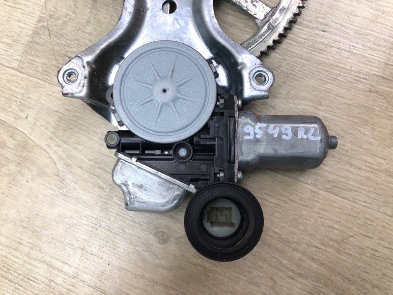Стеклоподъемник задний левый TOYOTA SIENNA 11-16 3.5 2GR-FE Стеклоподъемник задний левый TOYOTA SIENNA 11-16 3.5 2GR-FE