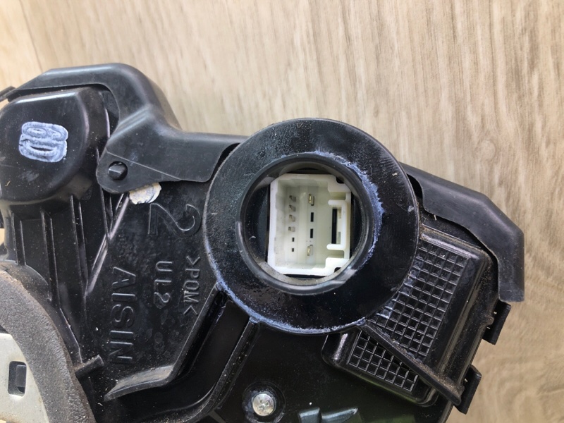 Замок двери передний левый VENZA 09-16 2009 3.5 2GR-FE Замок двери передний левый VENZA 09-16 2009 3.5 2GR-FE