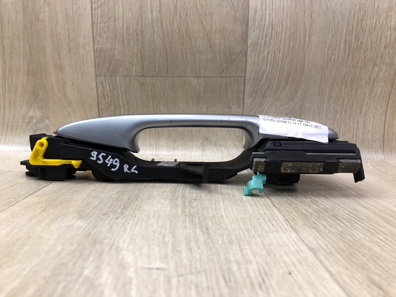 Ручка двери наружная задняя левая SIENNA 11-16 2011 3.5 2GR-FE Ручка двери наружная задняя левая SIENNA 11-16 2011 3.5 2GR-FE