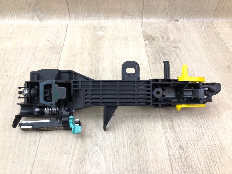 Ручка двери наружная задняя левая TOYOTA SIENNA 11-16 3.5 2GR-FE Ручка двери наружная задняя левая TOYOTA SIENNA 11-16 3.5 2GR-FE