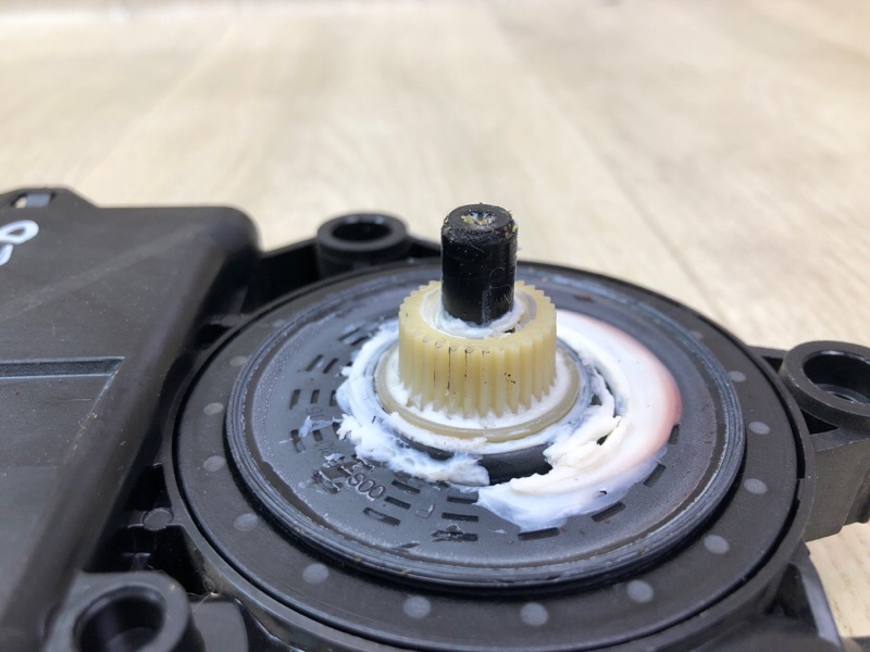 Моторчик стеклоподъемника передний левый SONATA YF 10-14 2012 2.4 G4KK Моторчик стеклоподъемника передний левый SONATA YF 10-14 2012 2.4 G4KK