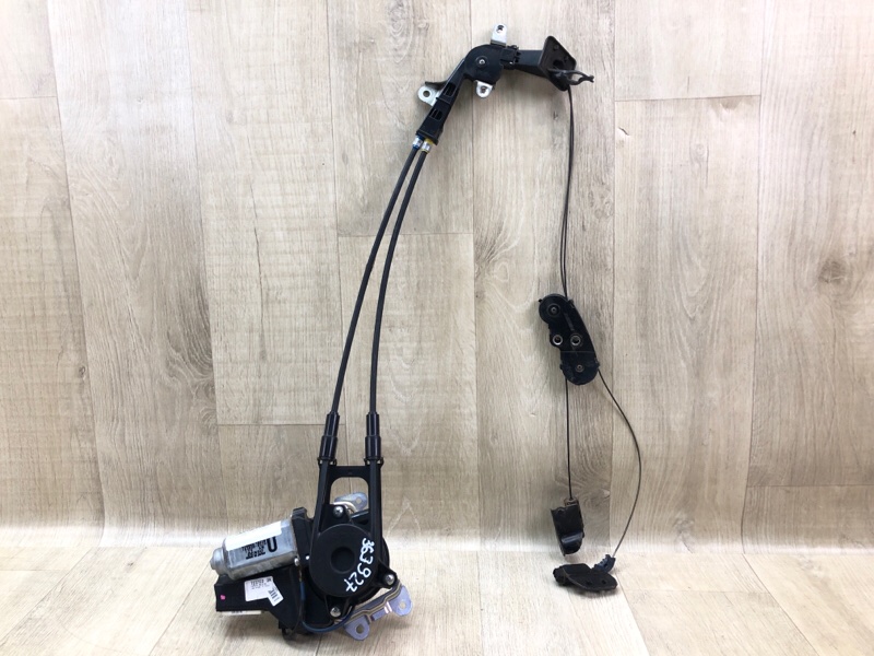 Запчасть моторчик привода сдвижной двери задний правый TOYOTA SIENNA 11-16 2011 3.5 2GR-FE 8500508011 Б/У Моторчик привода сдвижной двери задний правый TOYOTA SIENNA 11-16 2011 3.5 2GR-FE 8500508011 Б/У