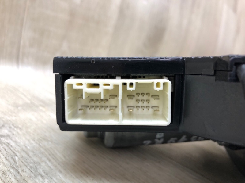 Моторчик привода сдвижной двери задний левый SIENNA 11-16 2011 3.5 2GR-FE Моторчик привода сдвижной двери задний левый SIENNA 11-16 2011 3.5 2GR-FE