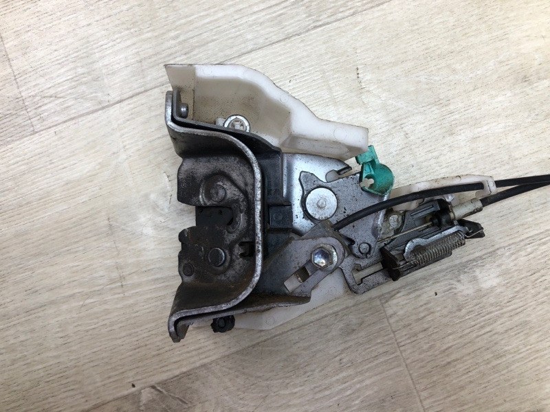 Замок двери задний левый SIENNA 11-16 2011 3.5 2GR-FE