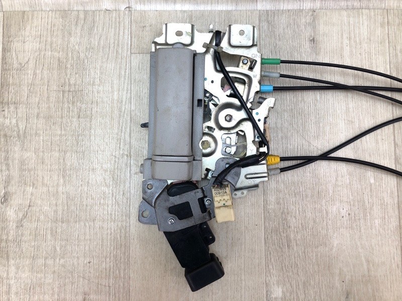 Замок двери задний правый SIENNA 11-16 2011 3.5 2GR-FE Замок двери задний правый SIENNA 11-16 2011 3.5 2GR-FE