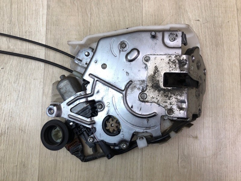 Замок двери задний правый TOYOTA SIENNA 11-16 3.5 2GR-FE Замок двери задний правый TOYOTA SIENNA 11-16 3.5 2GR-FE