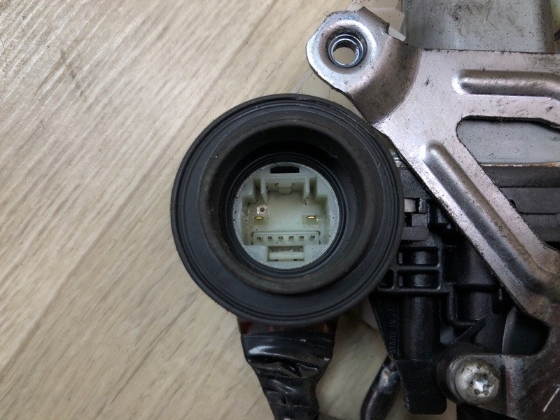 Замок двери задний правый SIENNA 11-16 2011 3.5 2GR-FE Замок двери задний правый SIENNA 11-16 2011 3.5 2GR-FE