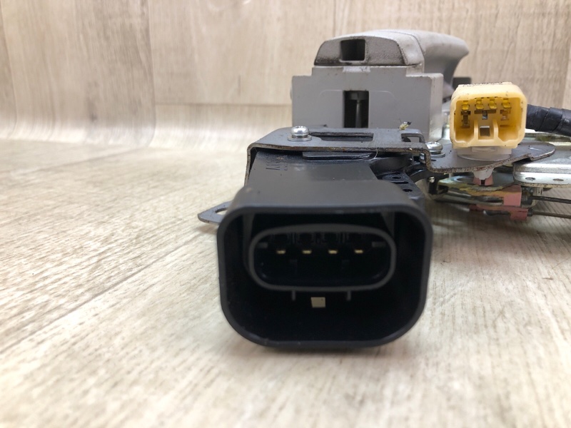 Замок двери задний правый SIENNA 11-16 2011 3.5 2GR-FE Замок двери задний правый SIENNA 11-16 2011 3.5 2GR-FE