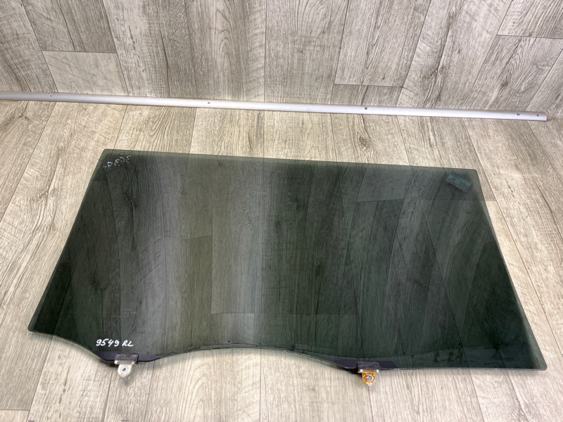 Стекло двери заднее левое SIENNA 11-16 2011 3.5 2GR-FE