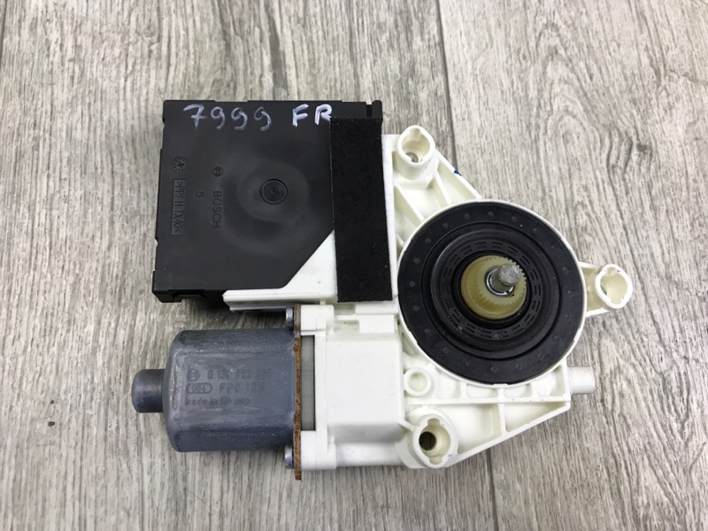 Моторчик стеклоподъемника передний правый VOLKSWAGEN JETTA 05-10 2007 Седан 2.5 1K0959702Q Б/У