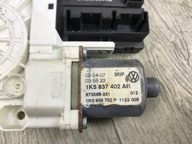 Моторчик стеклоподъемника передний правый JETTA 05-10 2007 Седан 2.5