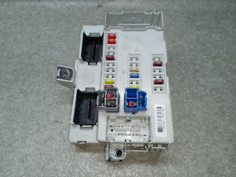 Блок предохранителей салон JEEP CHEROKEE 14- 2014 3.2 EHB 68141880AD Б/У