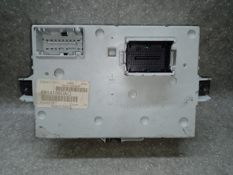 Блок предохранителей салон CHEROKEE 14- 2014 3.2 EHB