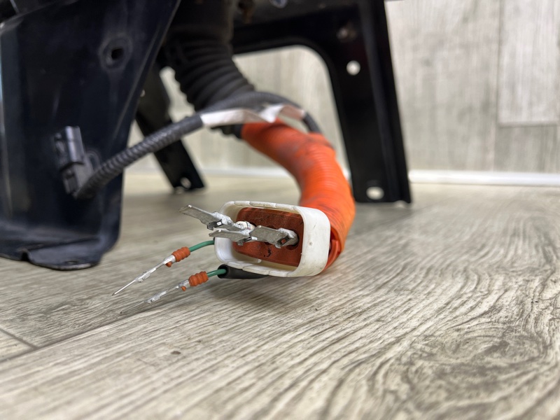 Зарядное гнездо (розетка) LEAF 10-17