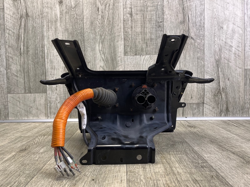 Зарядное гнездо (розетка) LEAF 10-17