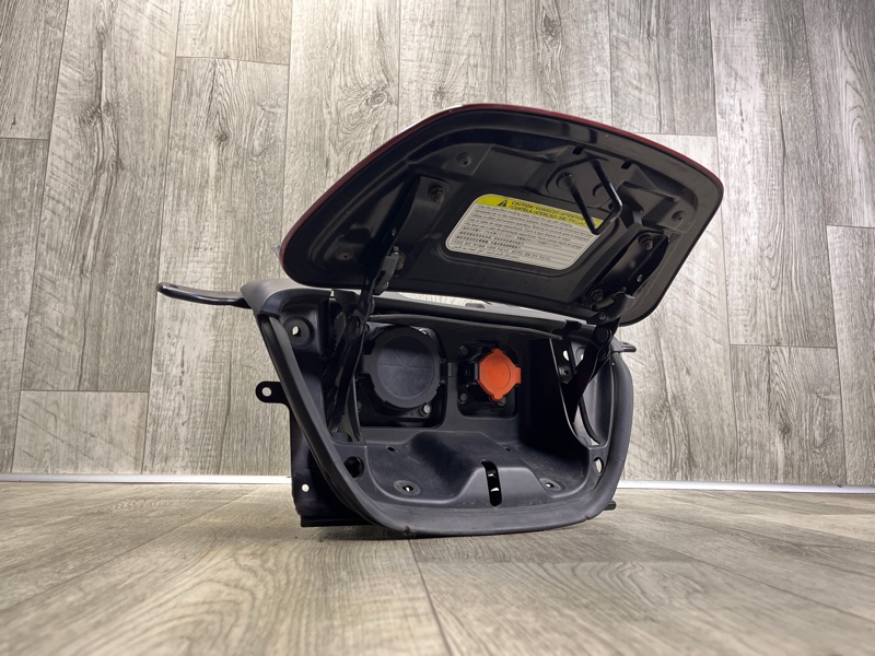 Зарядное гнездо (розетка) LEAF 10-17