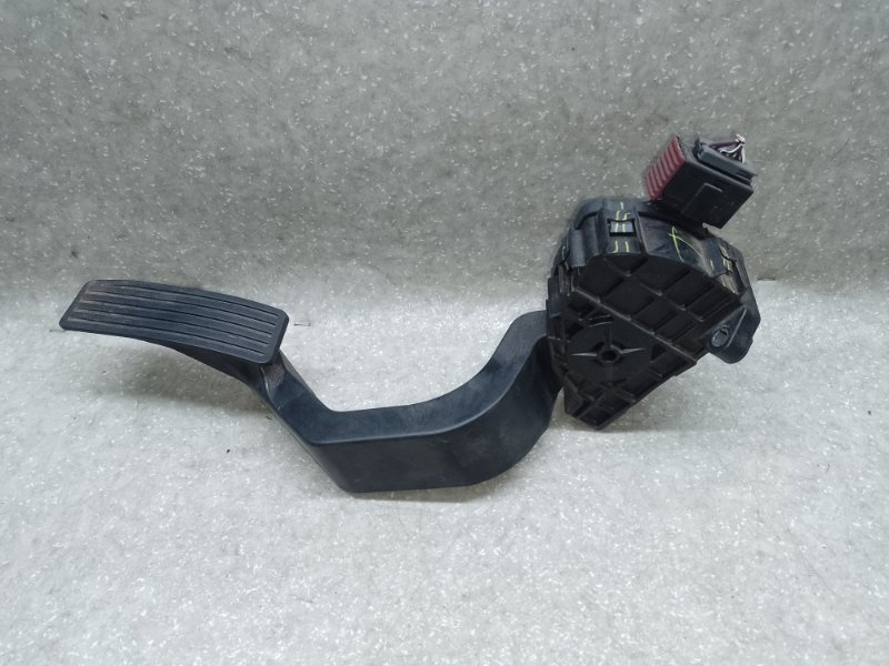 Педаль газа CHEROKEE 14- 2014 3.2 EHB Педаль газа CHEROKEE 14- 2014 3.2 EHB