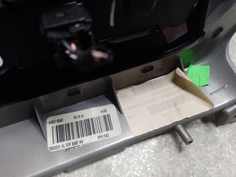 Накладка торпедо под магнитолу CHEROKEE 14- 2014 3.2 EHB