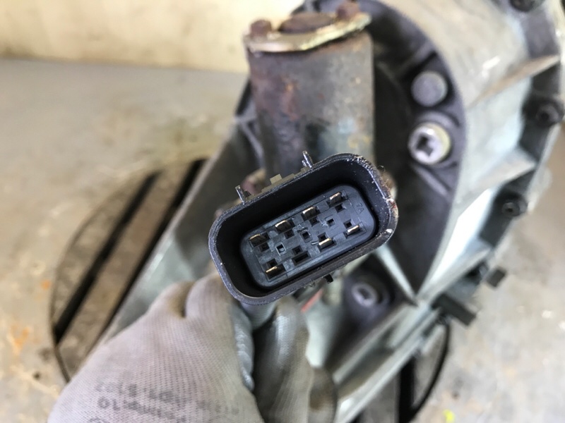 Раздаточная коробка H3 05-10 2006 L52 3.5 L