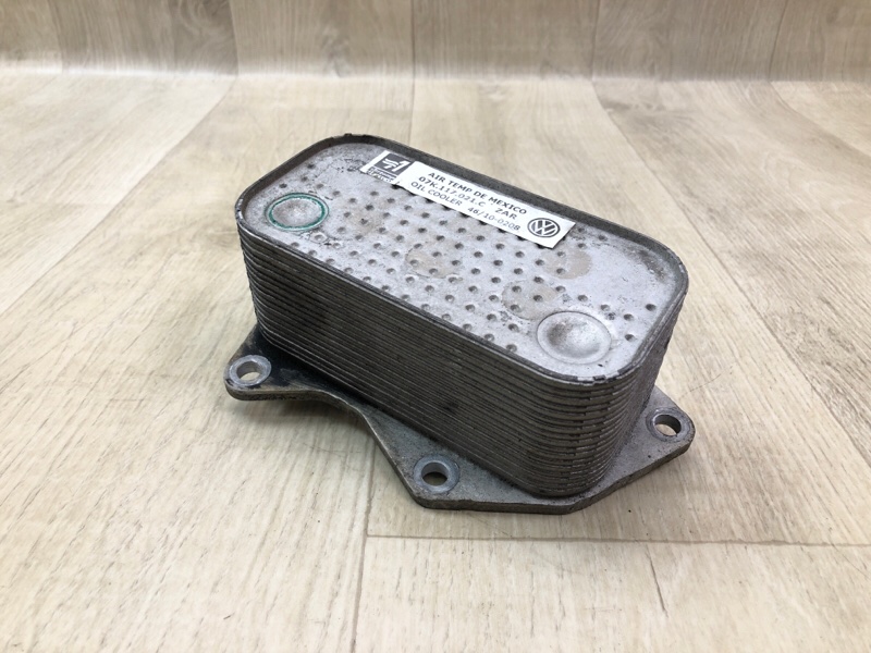 Теплообменник двигателя VOLKSWAGEN JETTA USA 10-17 2010 CBTA 2.5L 07K117021C Б/У