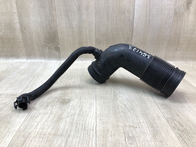 Патрубок воздушного фильтра VOLKSWAGEN JETTA USA 10-17 2010 CBTA 2.5L 07K129684C Б/У