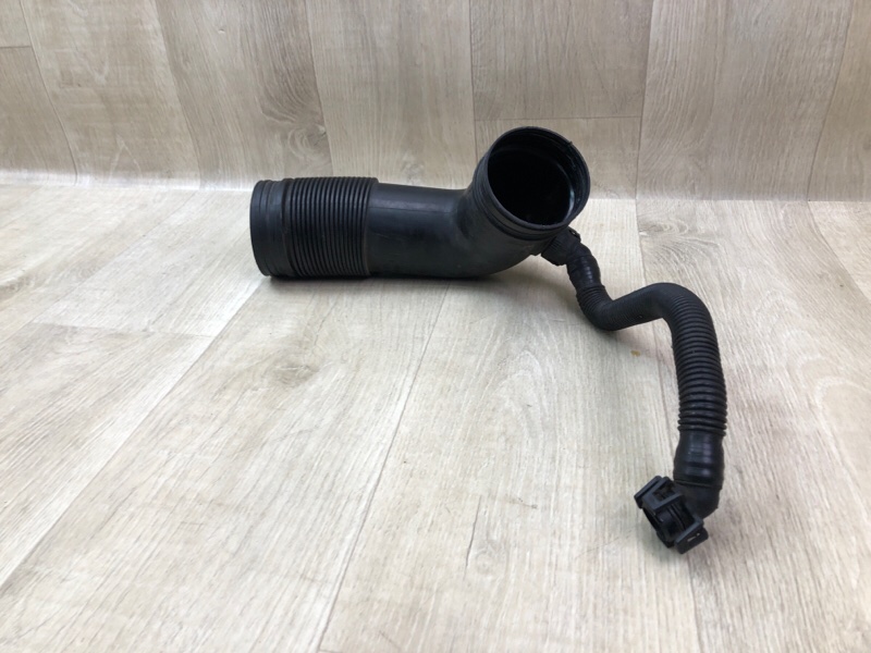 Патрубок воздушного фильтра VOLKSWAGEN JETTA USA 10-17 CBTA 2.5L