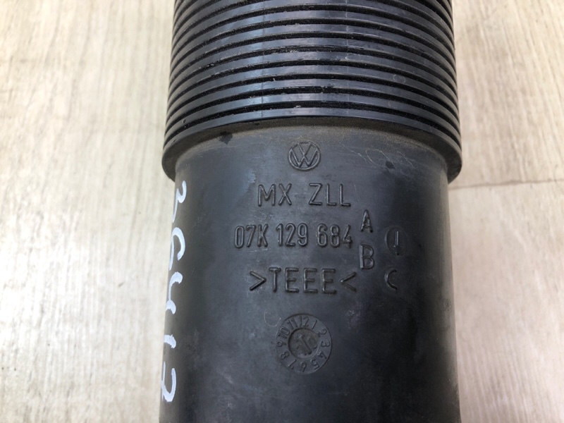 Патрубок воздушного фильтра JETTA USA 10-17 2010 CBTA 2.5L