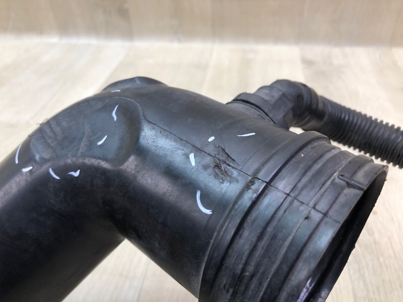 Патрубок воздушного фильтра JETTA USA 10-17 2010 CBTA 2.5L