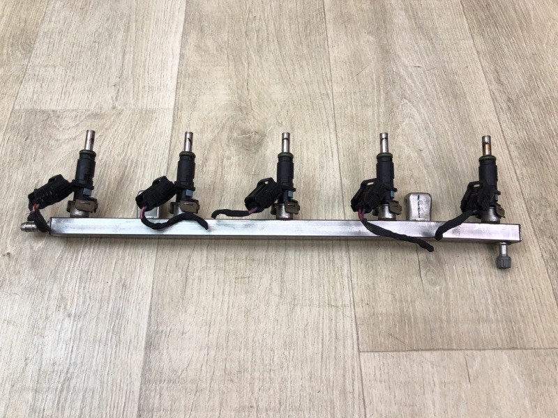 Форсунка топливная JETTA USA 10-17 2010 CBTA 2.5L Форсунка топливная JETTA USA 10-17 2010 CBTA 2.5L