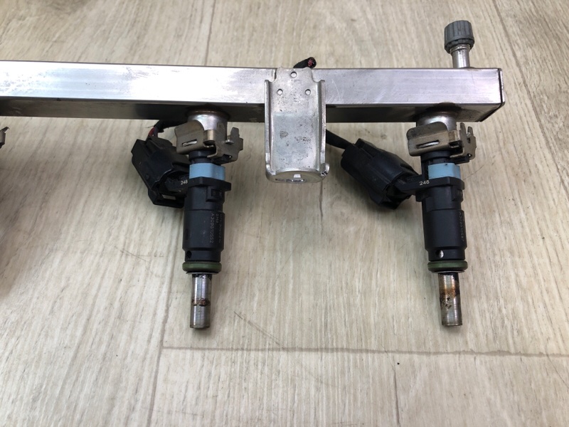 Форсунка топливная JETTA USA 10-17 2010 CBTA 2.5L Форсунка топливная JETTA USA 10-17 2010 CBTA 2.5L