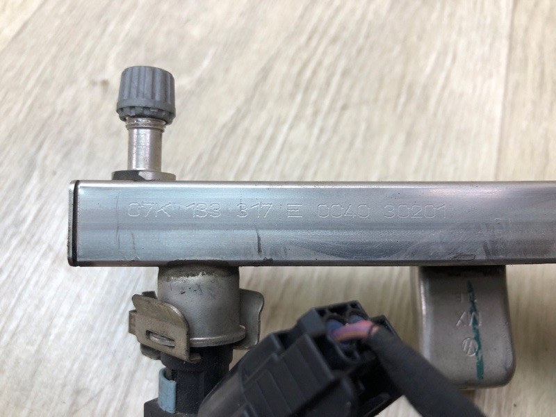 Форсунка топливная JETTA USA 10-17 2010 CBTA 2.5L Форсунка топливная JETTA USA 10-17 2010 CBTA 2.5L