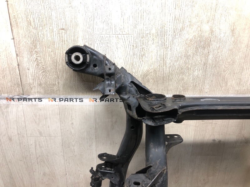 Балка задней подвески Q7 05-15 Балка задней подвески Q7 05-15