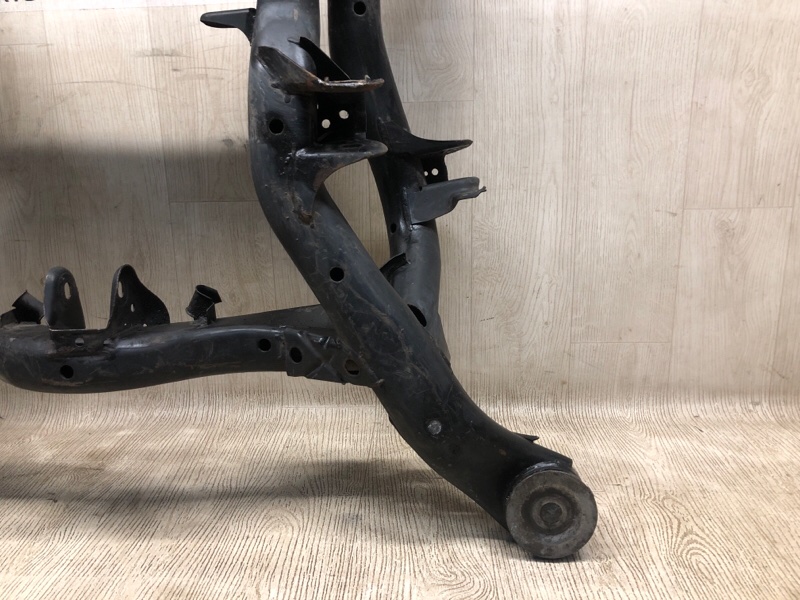 Балка задней подвески Q7 05-15 Балка задней подвески Q7 05-15