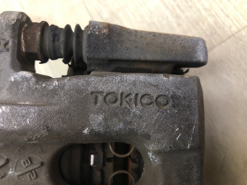 Суппорт тормозной задний правый PRIUS - 30 09-17