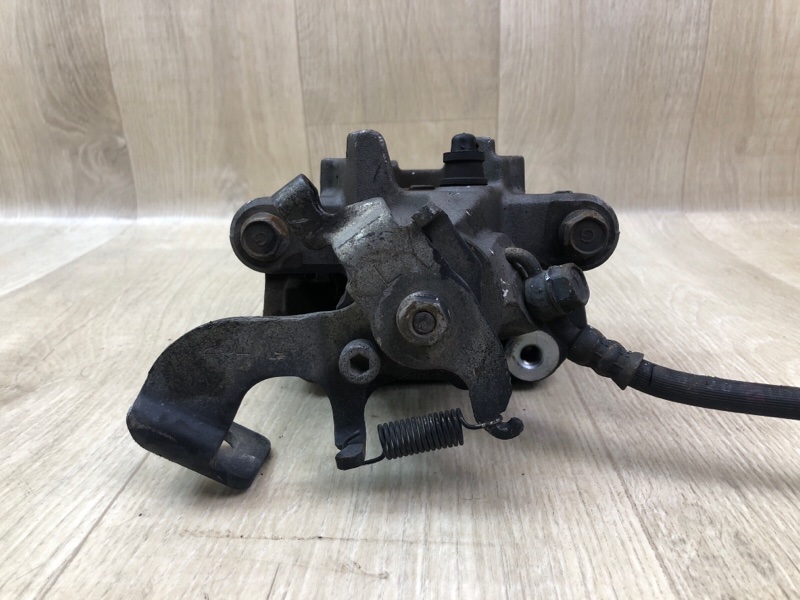 Суппорт тормозной задний левый PRIUS - 30 09-17