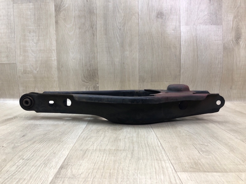 Рычаг задней подвески поперечный нижний правый RAV4 05-12 Рычаг задней подвески поперечный нижний правый RAV4 05-12